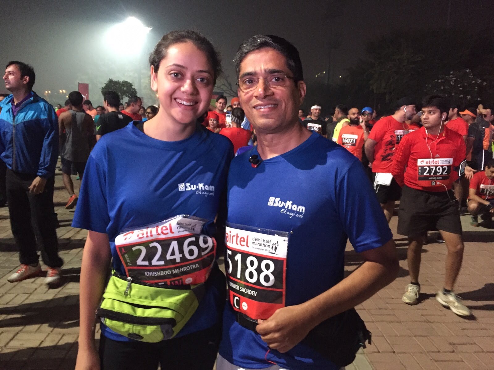 Kunwer Sachdev pre-race with fellow runner at the start line