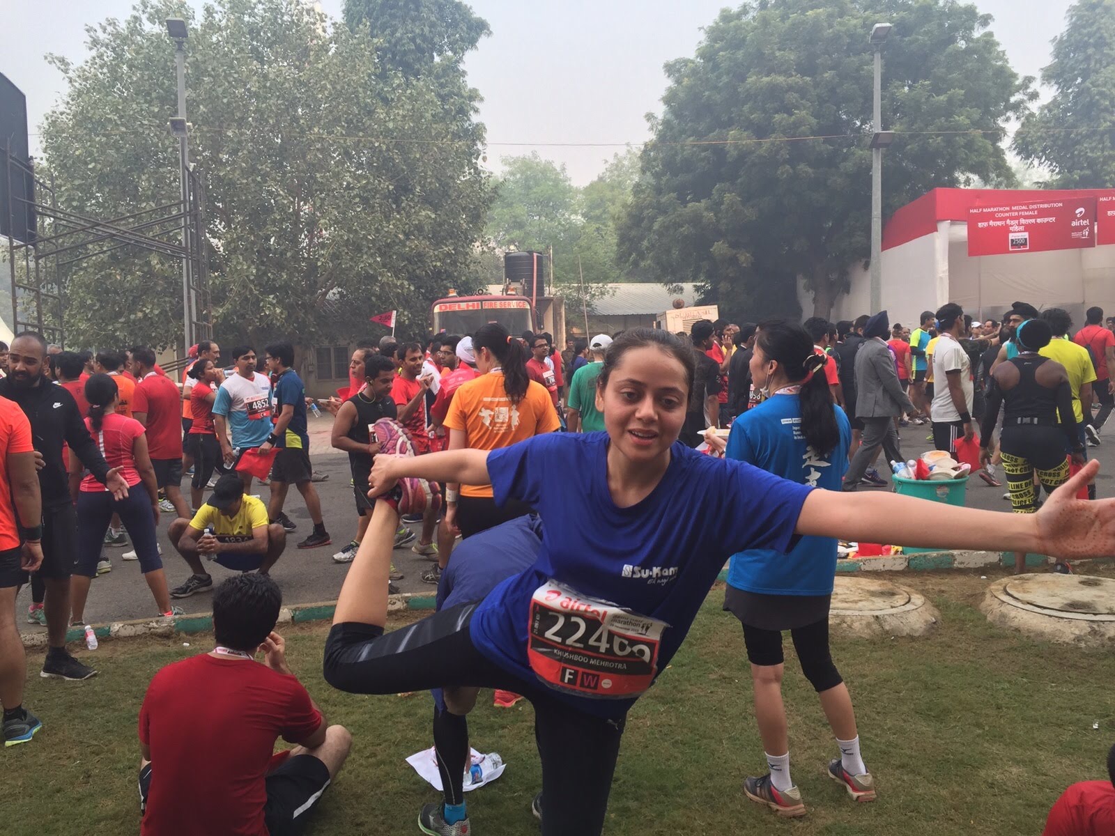 Khushboo stretching in a Su-Kam shirt at the marathon