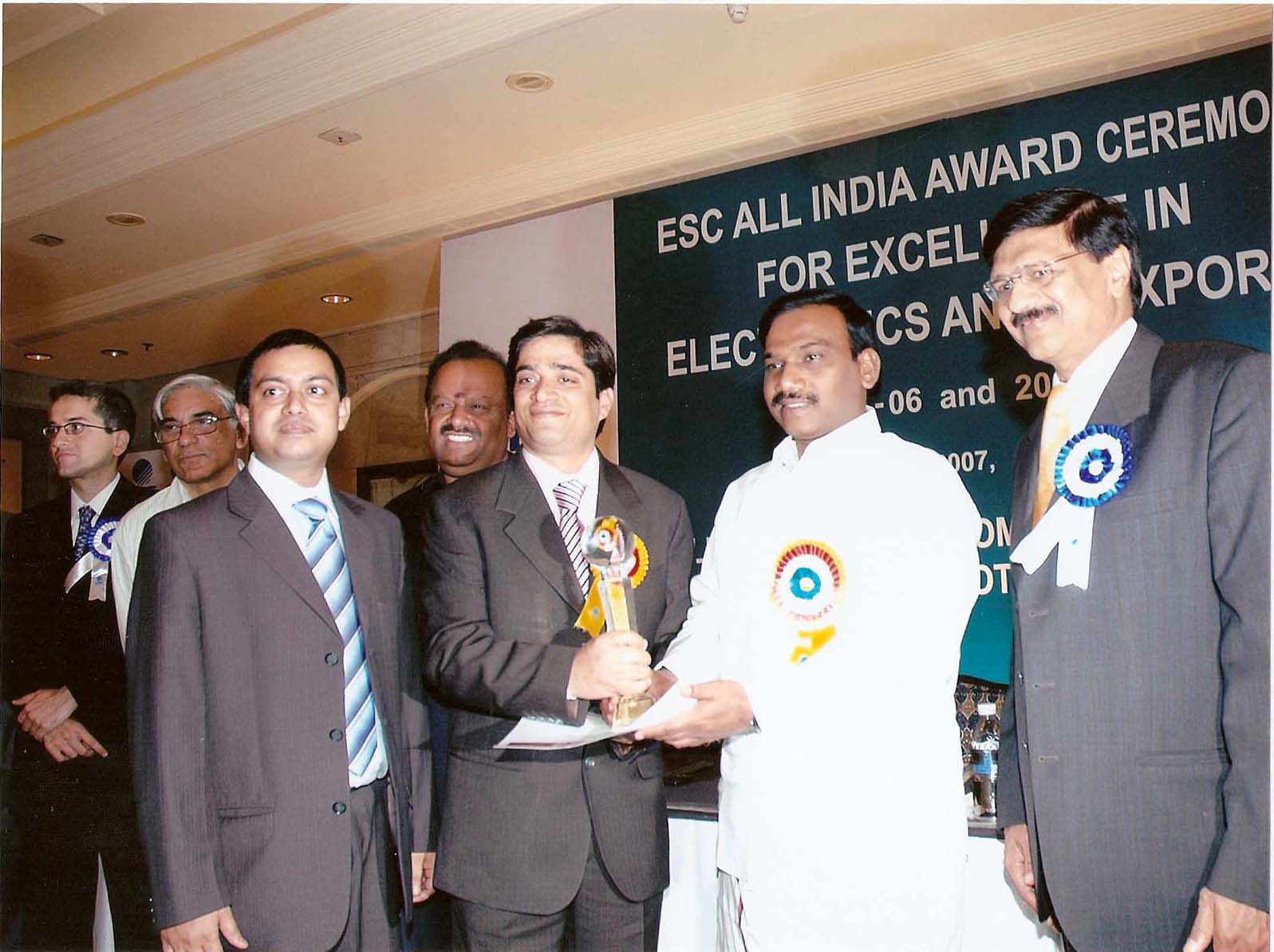 Kunwer Sachdev receiving ESC Sectoral Award